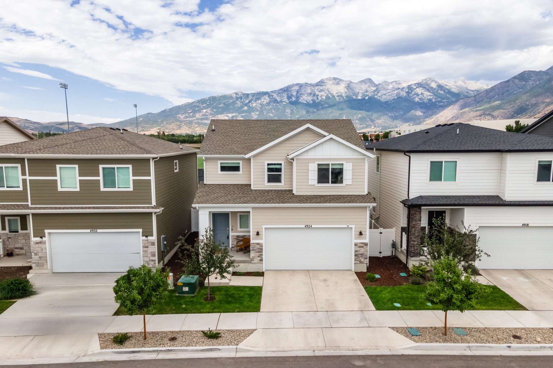  Modern 2023-Built Home with Protected Mountain Views, Walking Distance to School - 物件實景