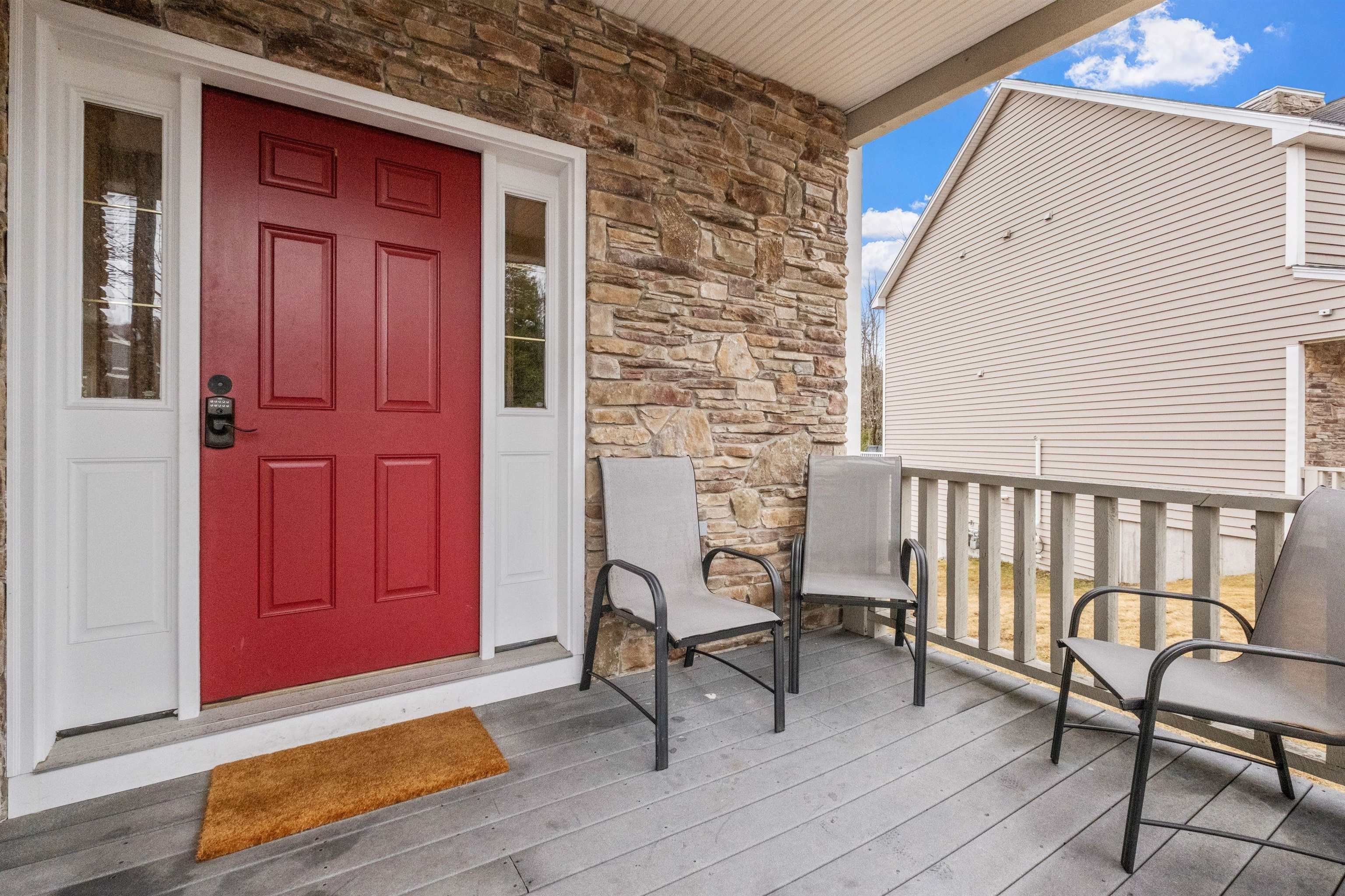 Lincoln, New Hampshire, 03251, United States, 4 Bedrooms Bedrooms, ,4 BathroomsBathrooms,Residential,For Sale,1915256