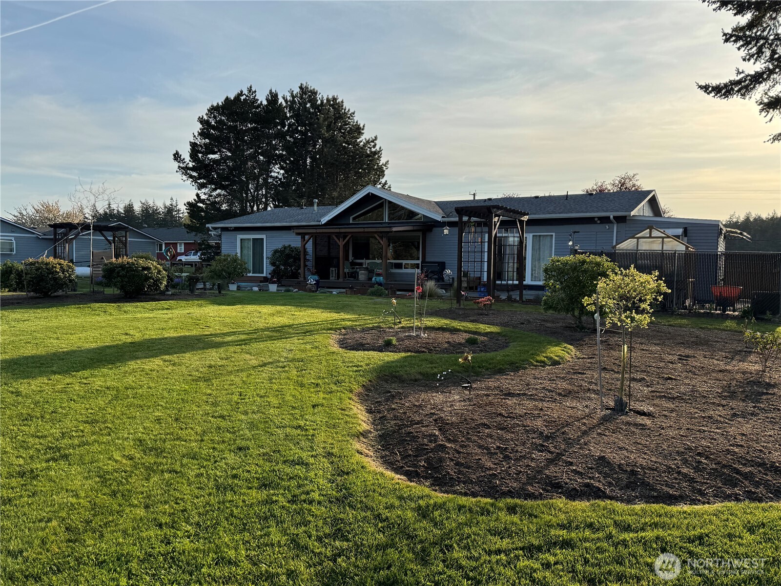 Oak Harbor, Washington, 98277, United States, 3 Bedrooms Bedrooms, ,1 BathroomBathrooms,Residential,For Sale,1897751