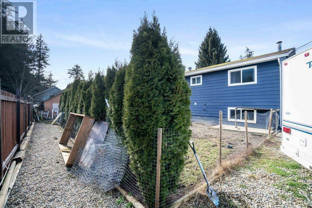 SICAMOUS, British Columbia, V0E 2V0, CA, 4 Bedrooms Bedrooms, ,2 BathroomsBathrooms,Residential,For Sale,1838473