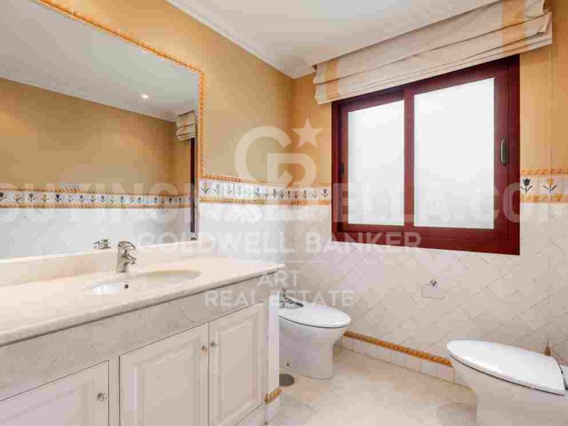 Marbella, Andalusia, ES, 5 Bedrooms Bedrooms, ,4 BathroomsBathrooms,Residential,For Sale,1804949
