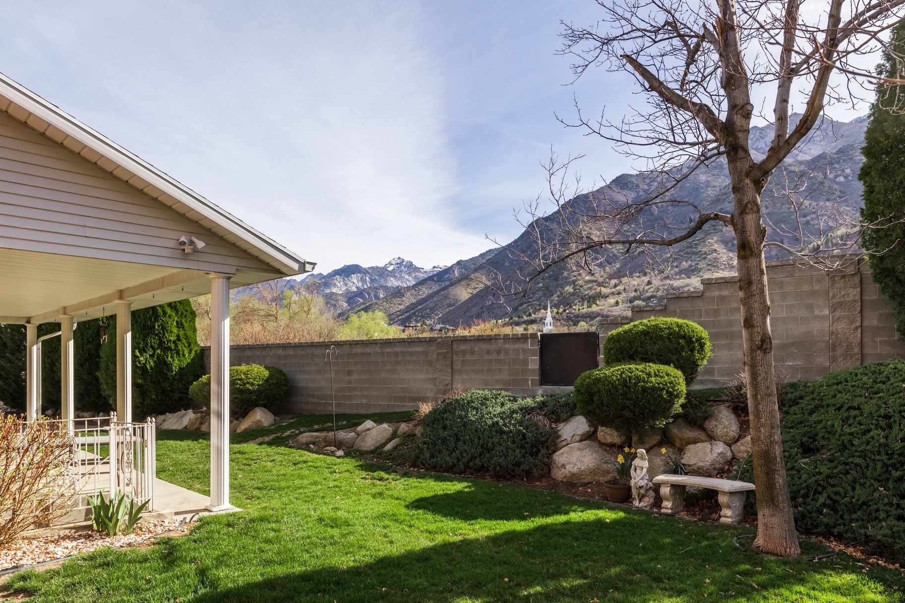  Updated Sandy Home With One of a Kind Location With Unobstructed Mountain Views - 物件實景