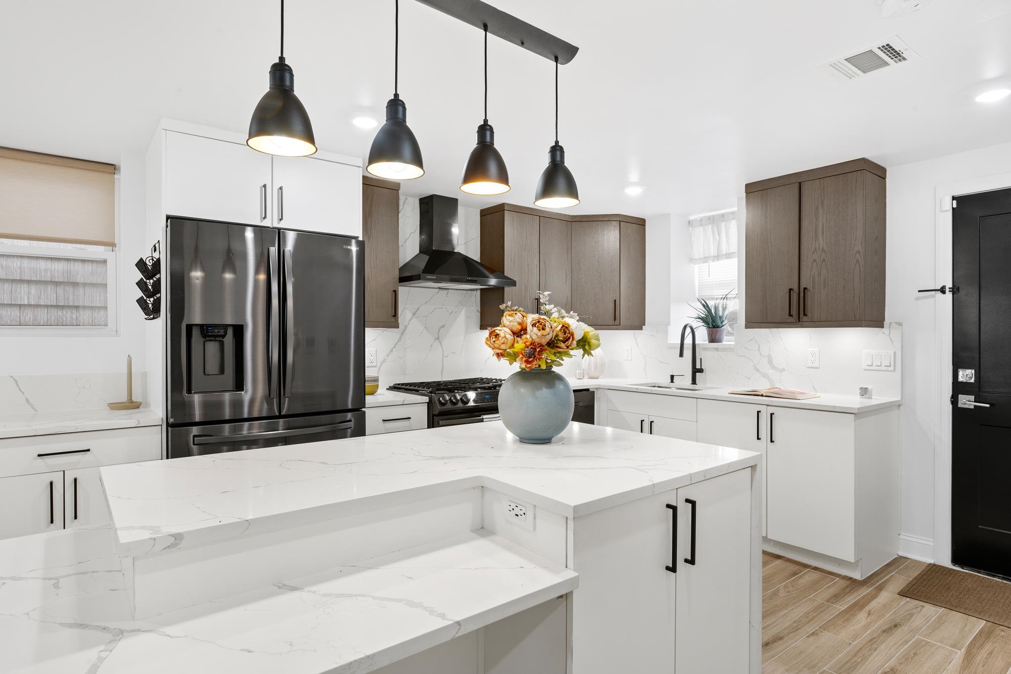 Jersey City, New Jersey, 07307, United States, 3 Bedrooms Bedrooms, ,3 BathroomsBathrooms,Residential,For Sale,1965094