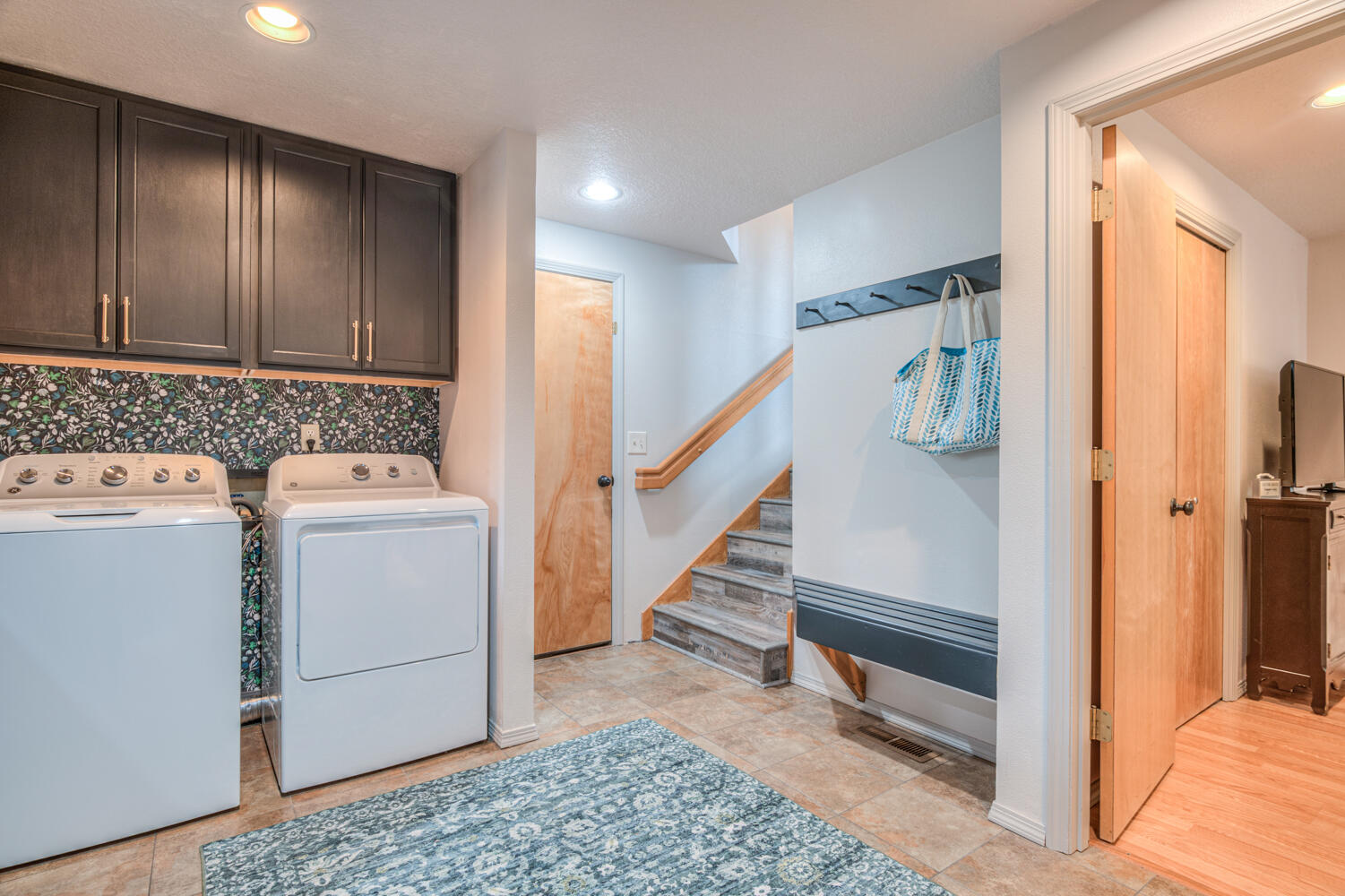 Sunriver, Oregon, 97707, United States, 3 Bedrooms Bedrooms, ,2 BathroomsBathrooms,Residential,For Sale,1982531