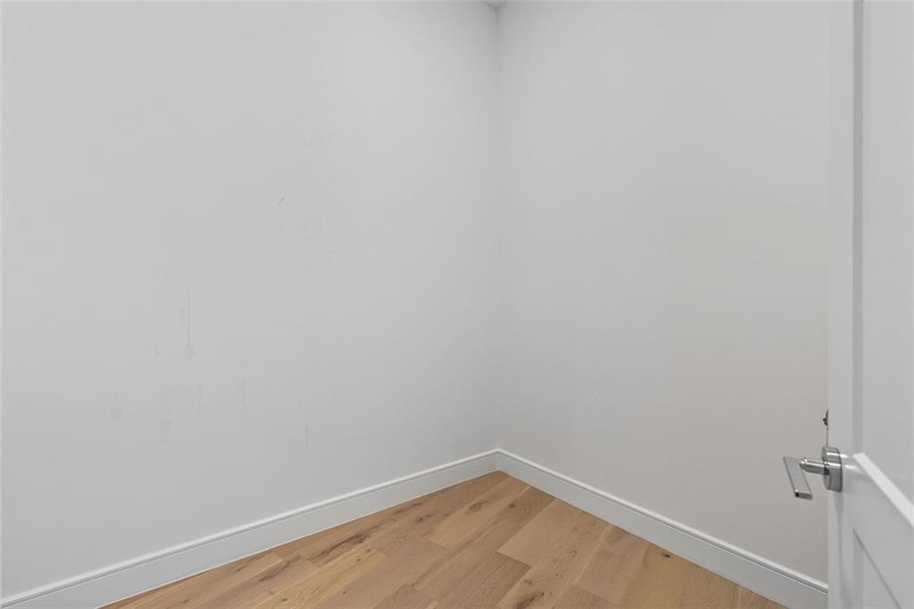 Atlanta, Georgia, 30305, United States, 2 Bedrooms Bedrooms, ,3 BathroomsBathrooms,Residential,For Sale,1979191