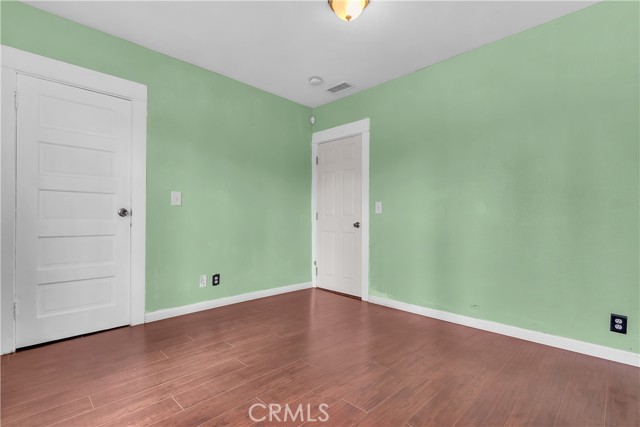 Los Angeles, California, 90062, United States, 5 Bedrooms Bedrooms, ,Residential,For Sale,1975907