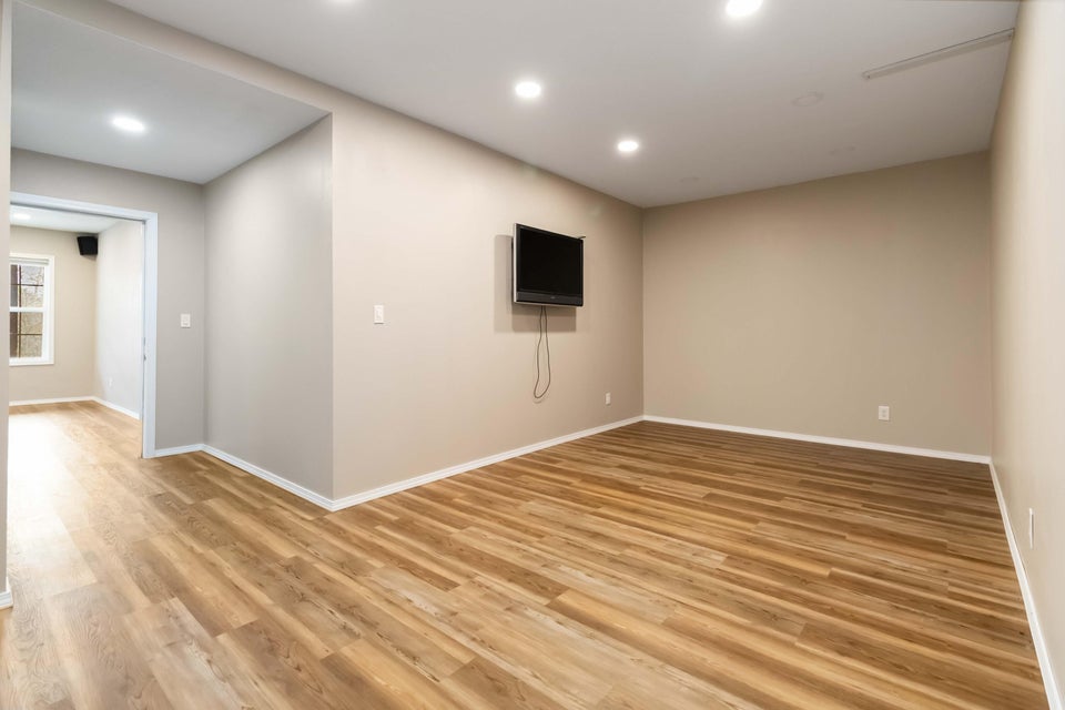 Dunnville, Kentucky, 42528, United States, 6 Bedrooms Bedrooms, ,5 BathroomsBathrooms,Residential,For Sale,1998018