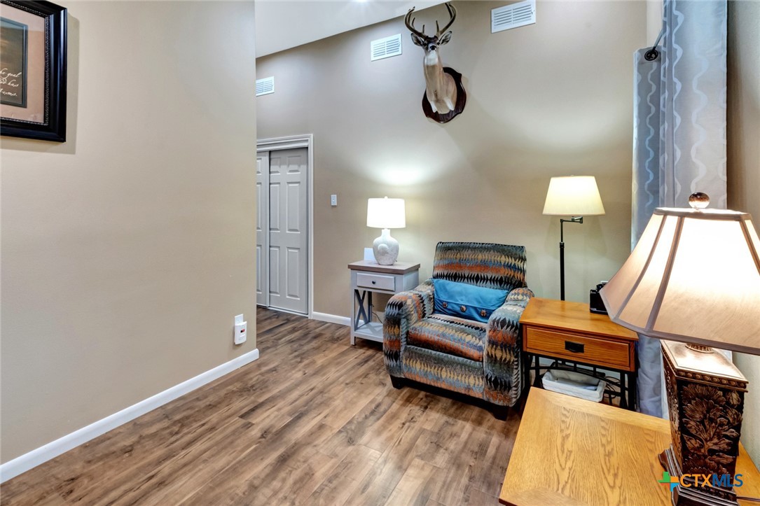 Hallettsville, Texas, 77964, United States, 2 Bedrooms Bedrooms, ,2 BathroomsBathrooms,Residential,For Sale,1989006