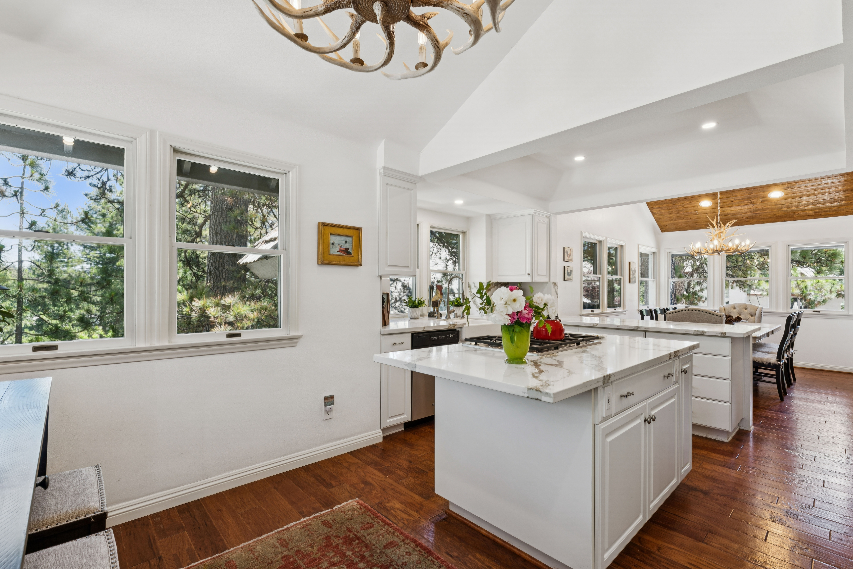  304 Lake Knoll Drive, Lake Arrowhead, CA 92352 - 物件實景
