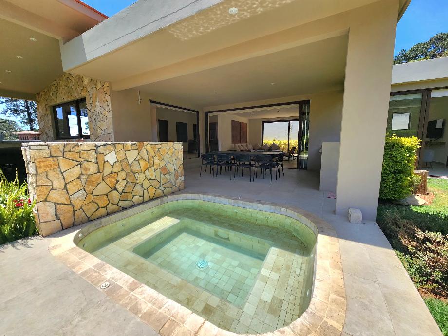 Valle de Bravo, Estado de México, 51200, Mexico, 4 Bedrooms Bedrooms, ,5 BathroomsBathrooms,Residential,For Sale,1917962