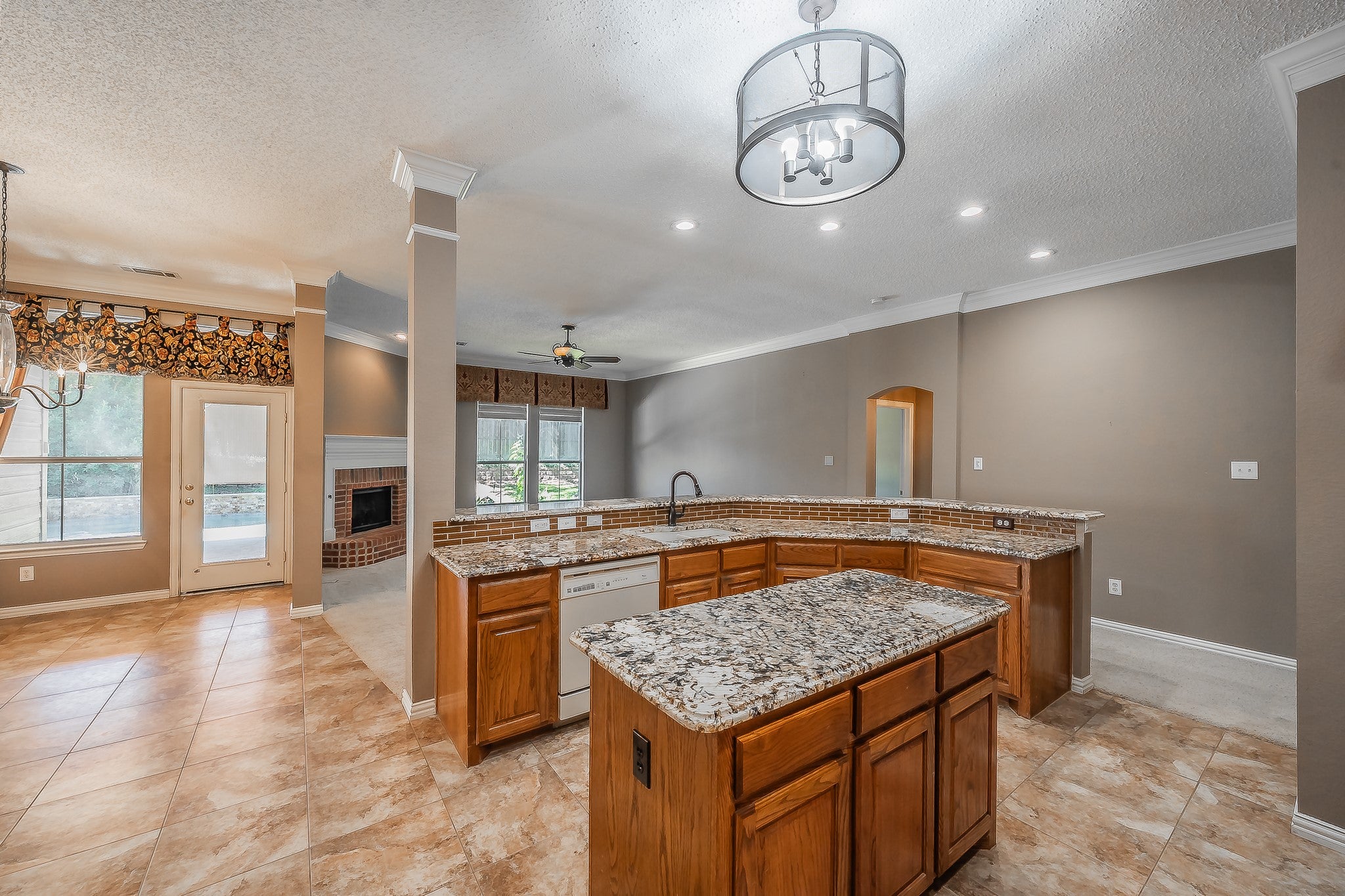 Grapevine, Texas, 76051, United States, 3 Bedrooms Bedrooms, ,2 BathroomsBathrooms,Residential,For Sale,1973770