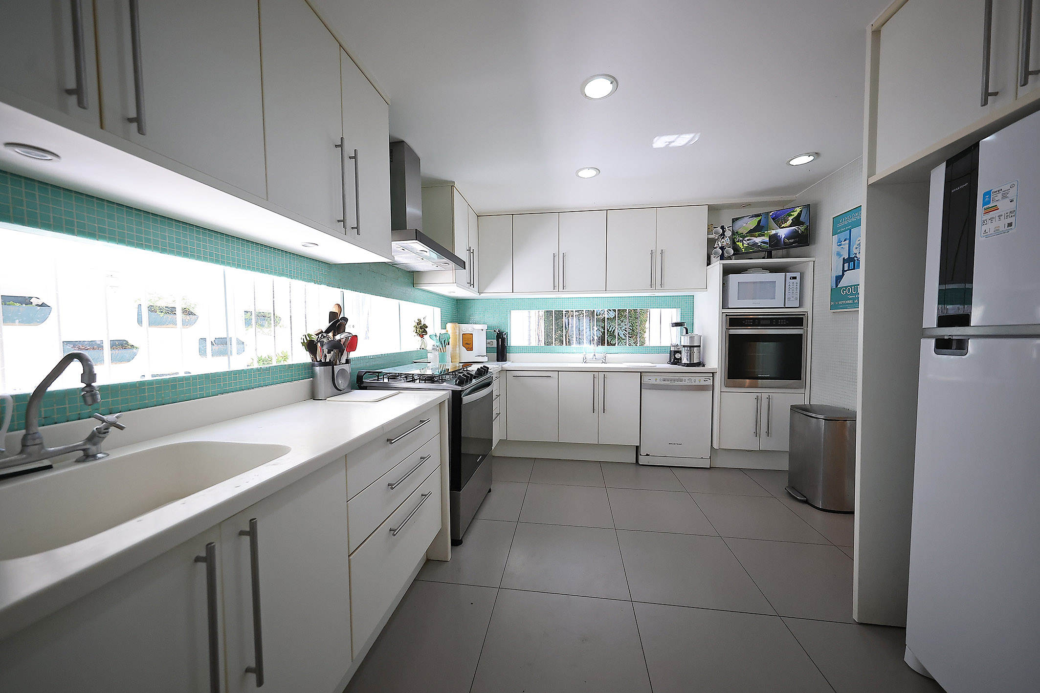  House with a pool and gourmet area in Condomínio Santa Helena - 物件實景