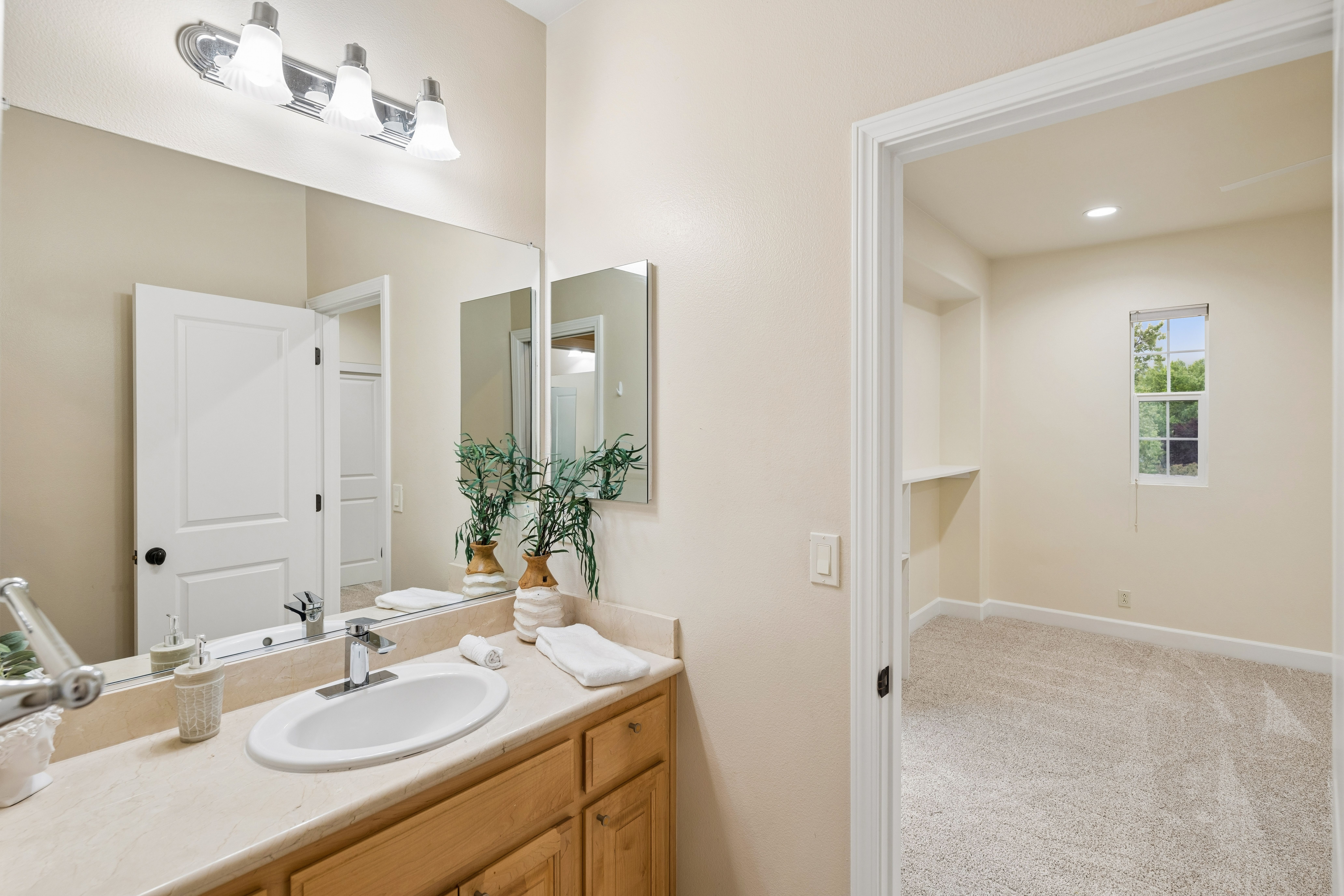  Panoramic Views and Timeless Design in This Stunning Shapell ?Gallery? Residence - 物件實景