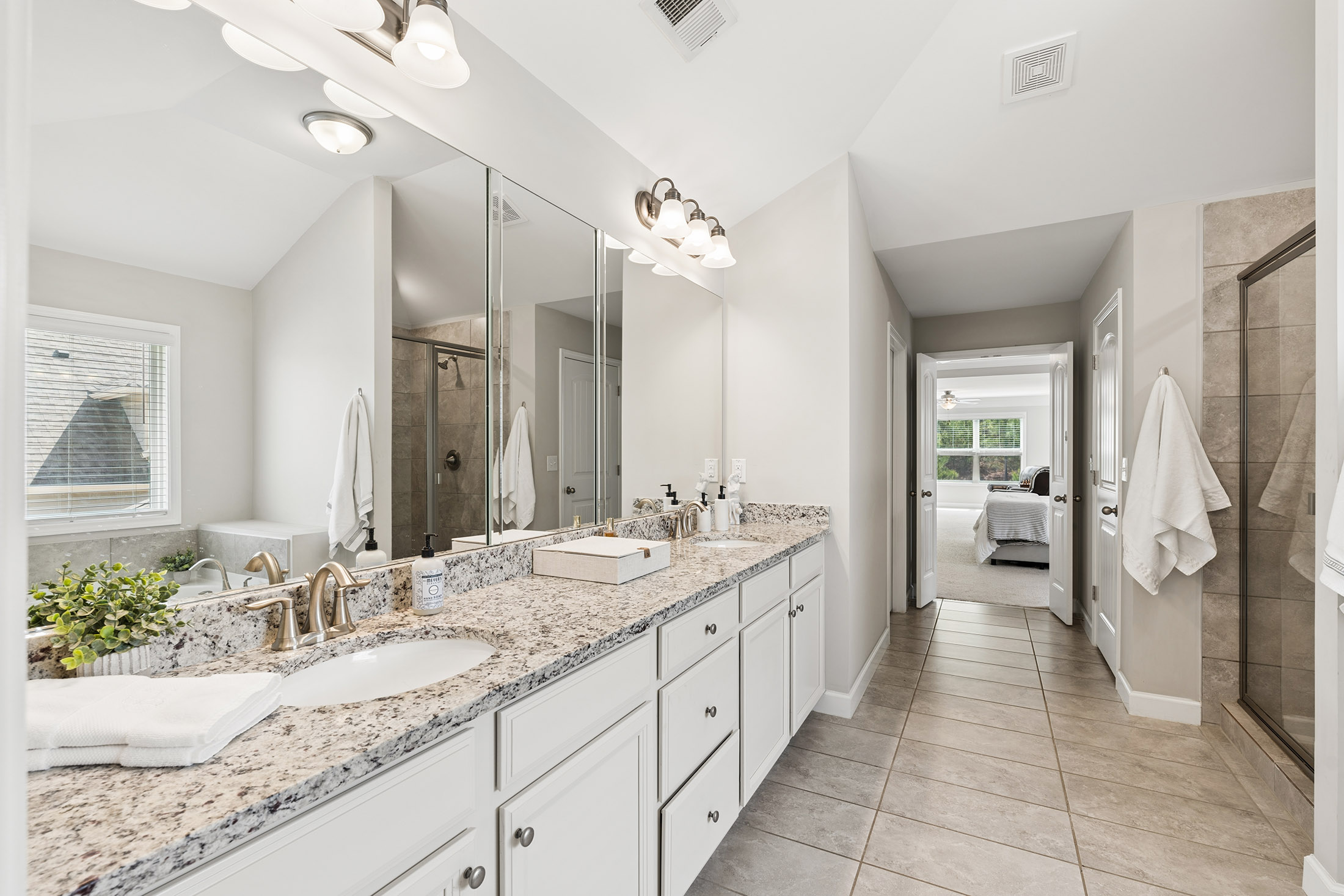  Bright and Beautiful Craftsman Traditional in Cumming - 物件實景