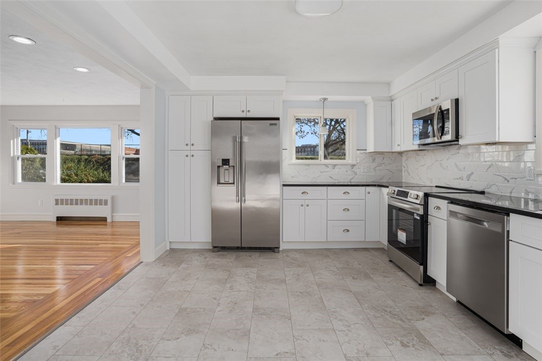 Providence, Rhode Island, 02809, United States, 3 Bedrooms Bedrooms, ,1 BathroomBathrooms,Residential,For Sale,2003236