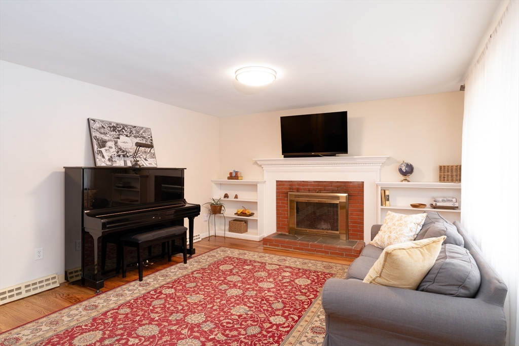 Chelmsford, Massachusetts, 01863, United States, 3 Bedrooms Bedrooms, ,2 BathroomsBathrooms,Residential,For Sale,1988056