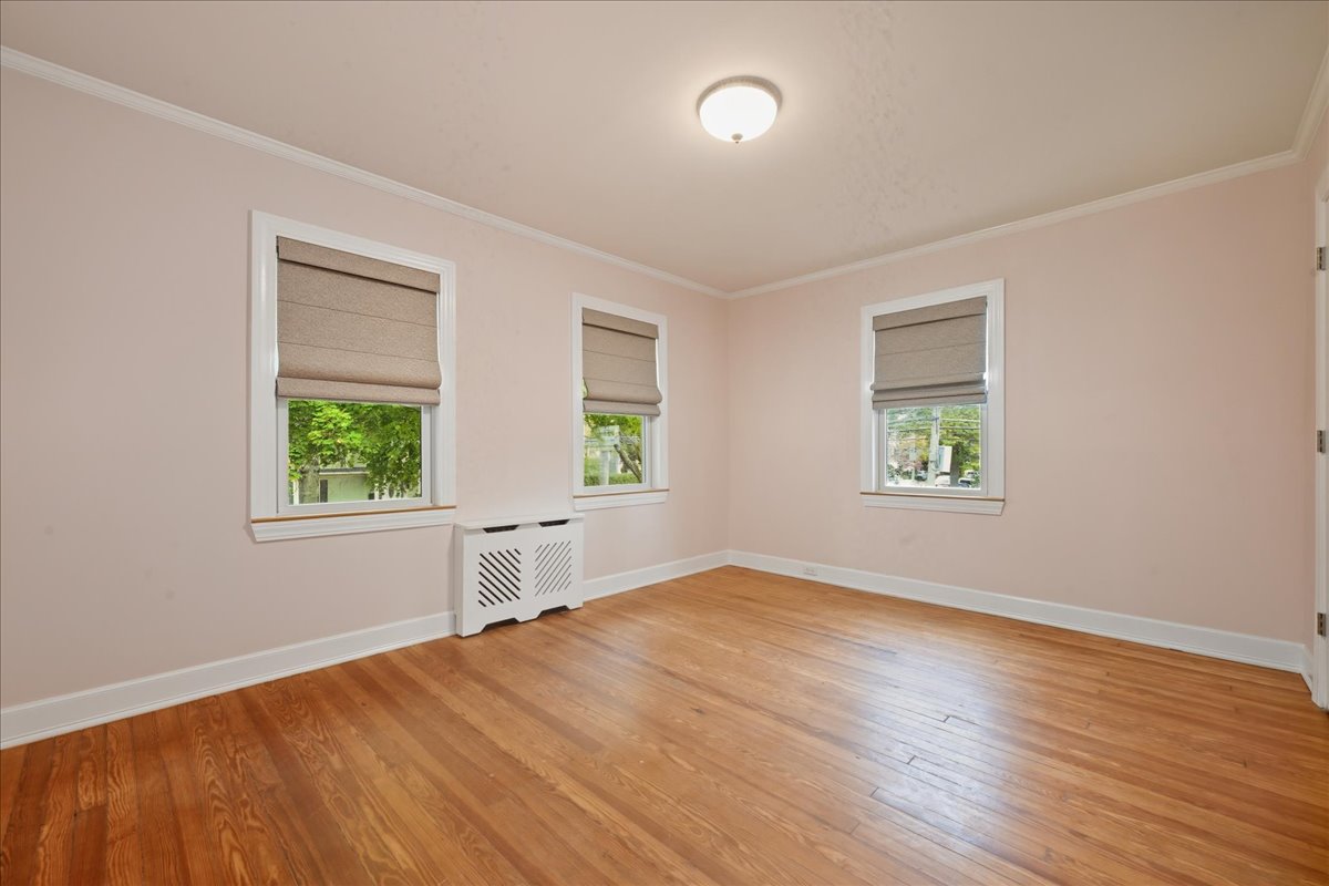 Floral Park, New York, 11001, United States, 4 Bedrooms Bedrooms, ,4 BathroomsBathrooms,Residential,For Sale,1977221