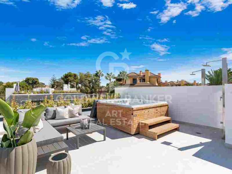 Marbella, Andalusia, ES, 5 Bedrooms Bedrooms, ,4 BathroomsBathrooms,Residential,For Sale,1795134