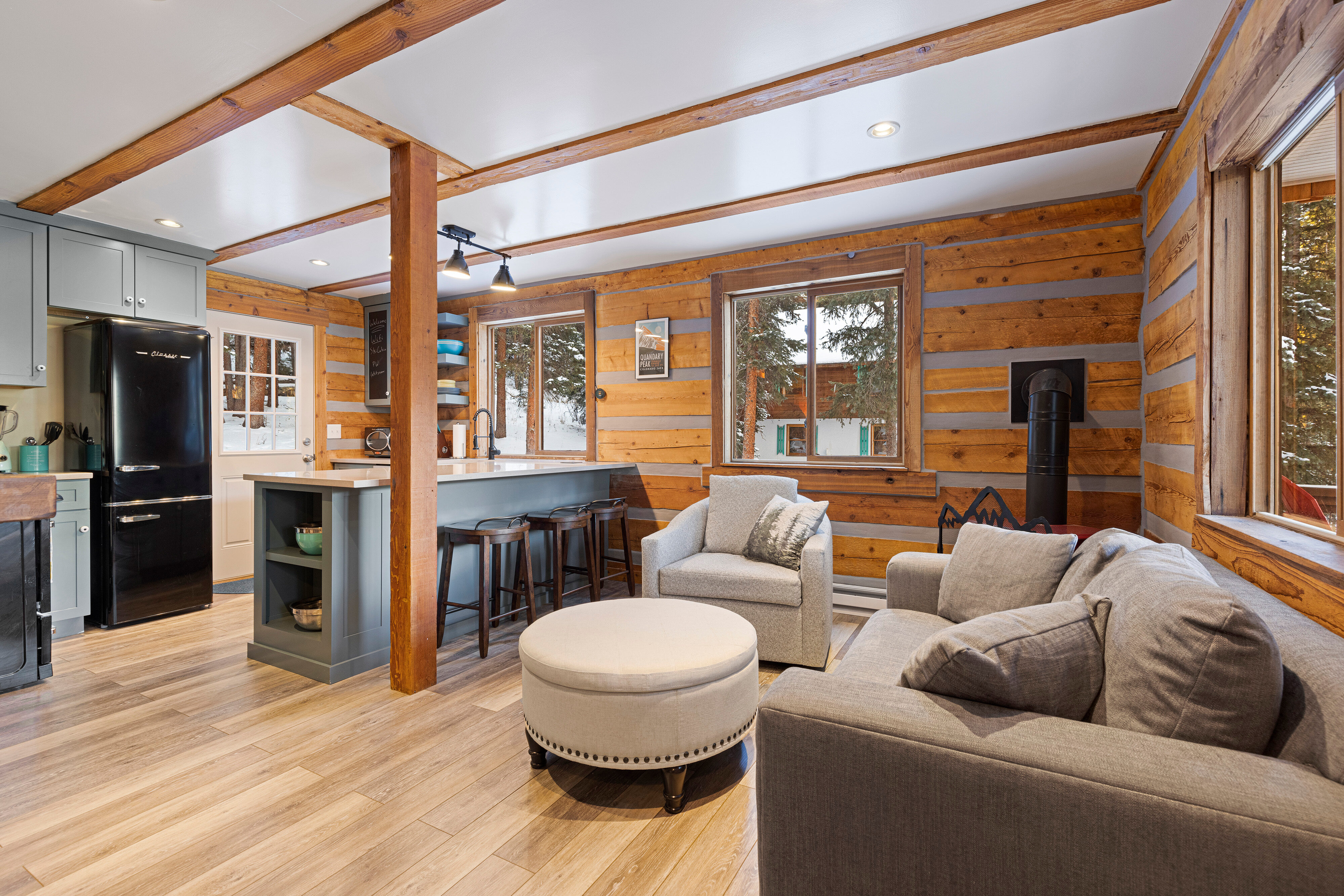 Cozy Cabin 1/2 Acre Backing to National Forest and Minutes from Main Street - 物件實景