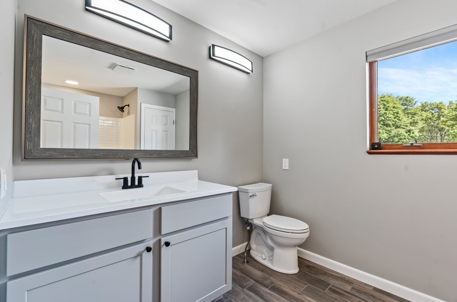 Oakland Twp, Pennsylvania, 16025, United States, 4 Bedrooms Bedrooms, ,4 BathroomsBathrooms,Residential,For Sale,1912471