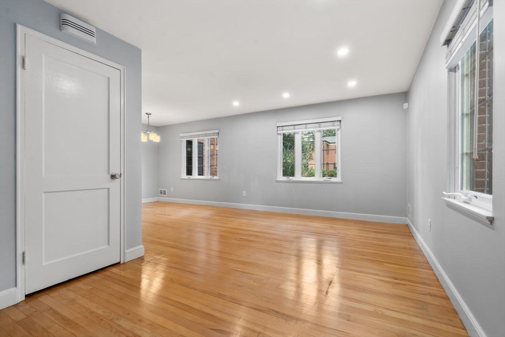 Watertown, Massachusetts, 02472, United States, 2 Bedrooms Bedrooms, ,1 BathroomBathrooms,Residential,For Sale,1947572