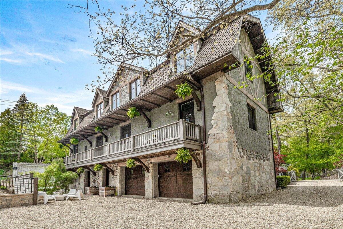 Michiana Shores, Indiana, 46360, United States, 5 Bedrooms Bedrooms, ,4 BathroomsBathrooms,Residential,For Sale,1949684