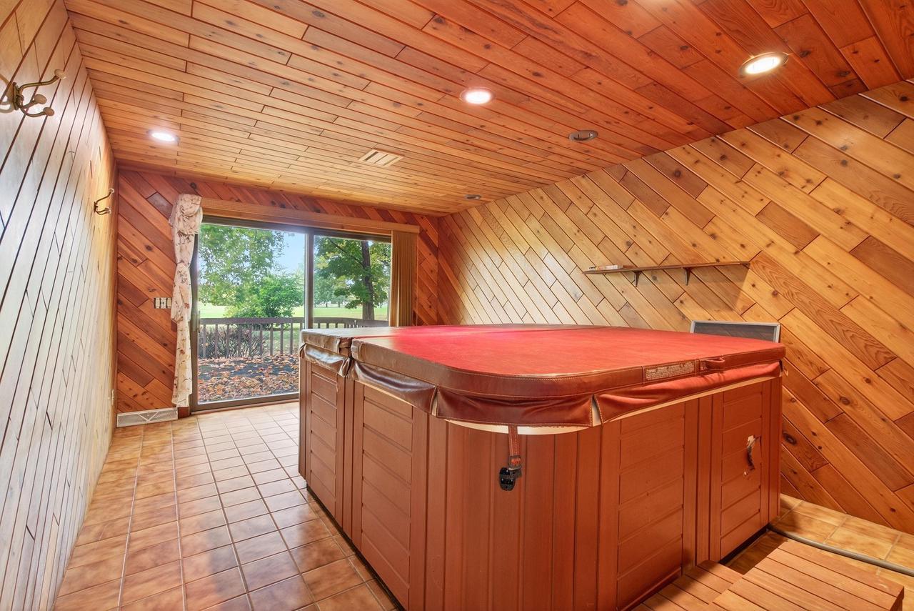 Oshkosh, Wisconsin, 54904, United States, 4 Bedrooms Bedrooms, ,3 BathroomsBathrooms,Residential,For Sale,1978045