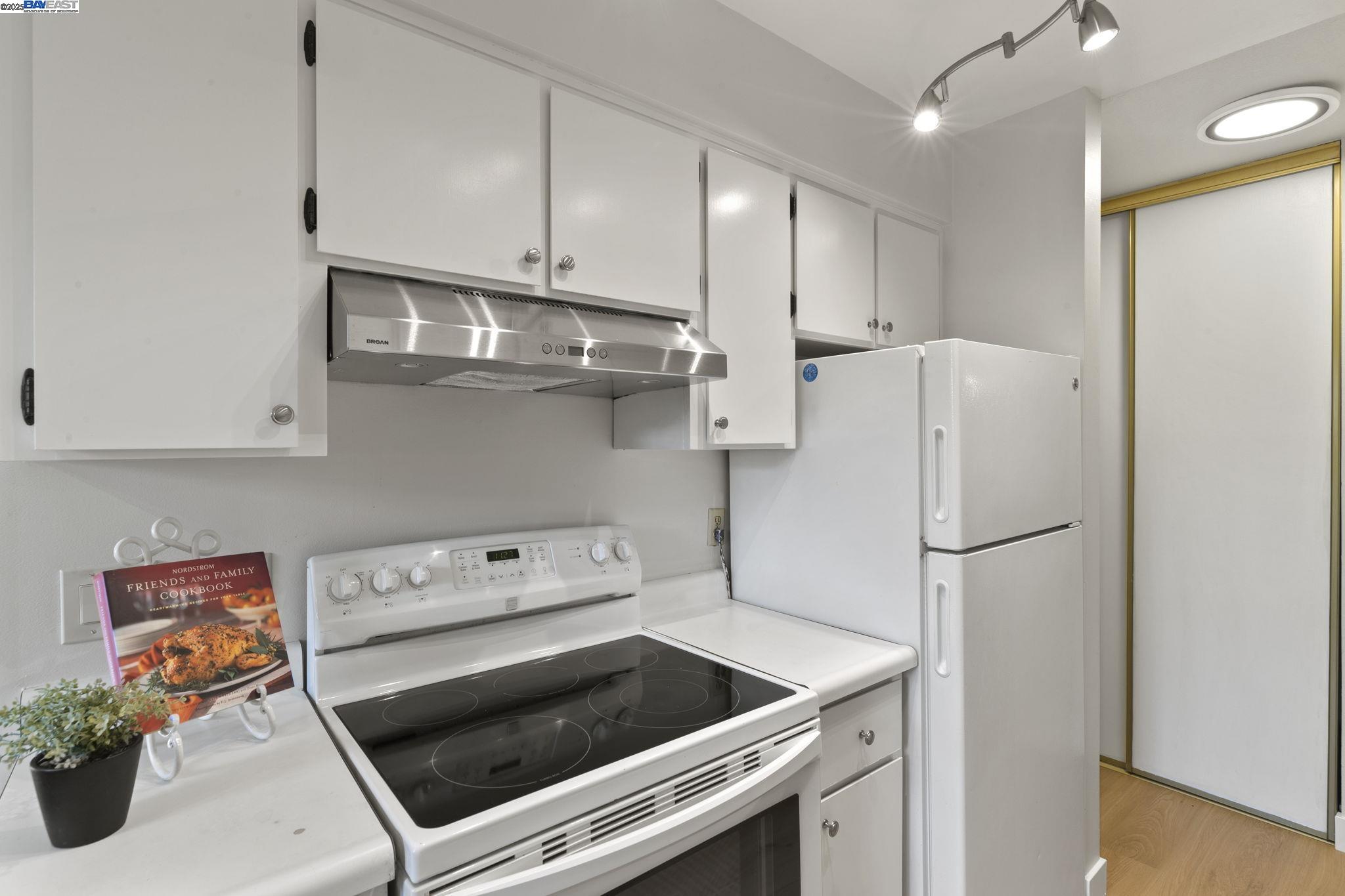 Fremont, California, 94536, United States, 3 Bedrooms Bedrooms, ,2 BathroomsBathrooms,Residential,For Sale,1906498