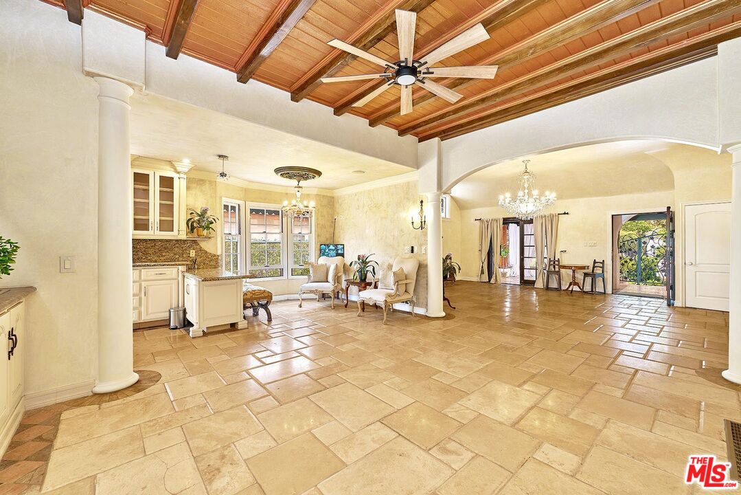 Los Angeles, California, 90004, United States, 4 Bedrooms Bedrooms, ,3 BathroomsBathrooms,Residential,For Sale,1876401