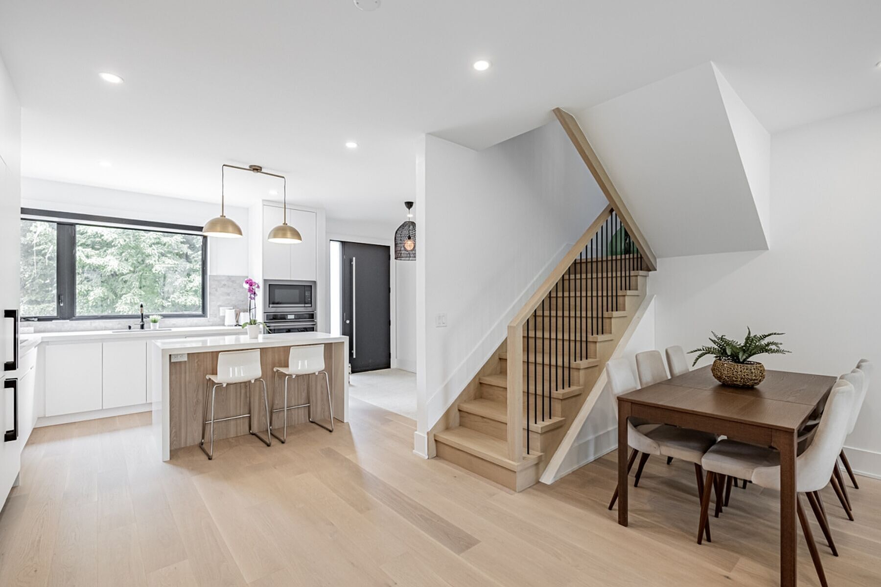  Custom Built Home - 物件實景