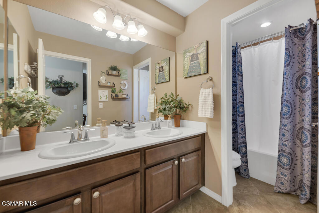 Valencia, California, 91354, United States, 4 Bedrooms Bedrooms, ,3 BathroomsBathrooms,Residential,For Sale,1914107