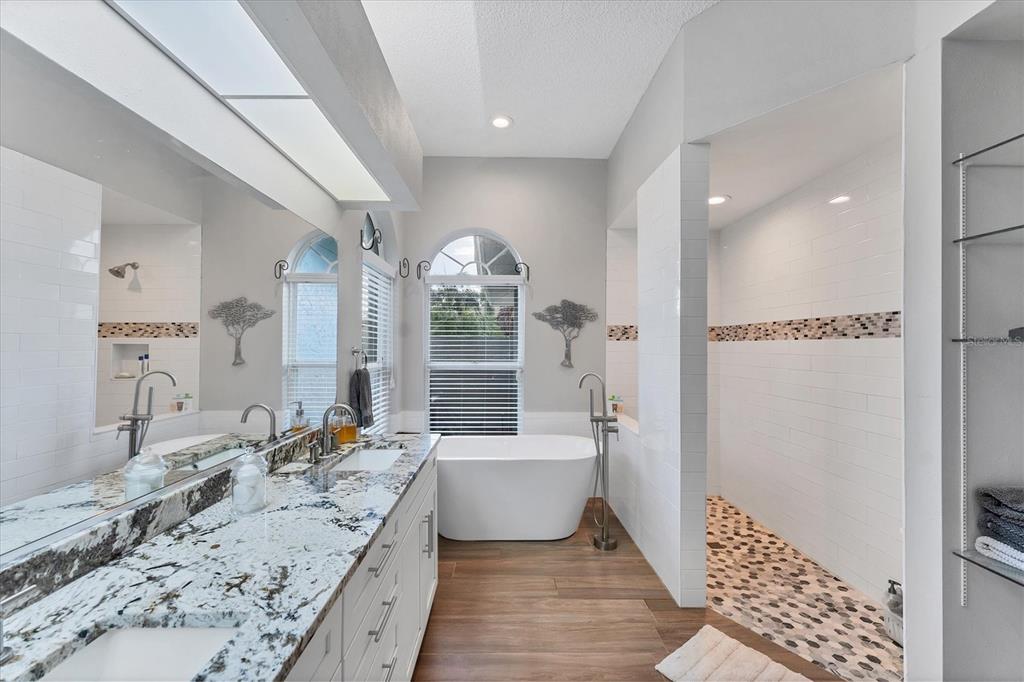 Sarasota, Florida, 34233, United States, 4 Bedrooms Bedrooms, ,4 BathroomsBathrooms,Residential,For Sale,1891764