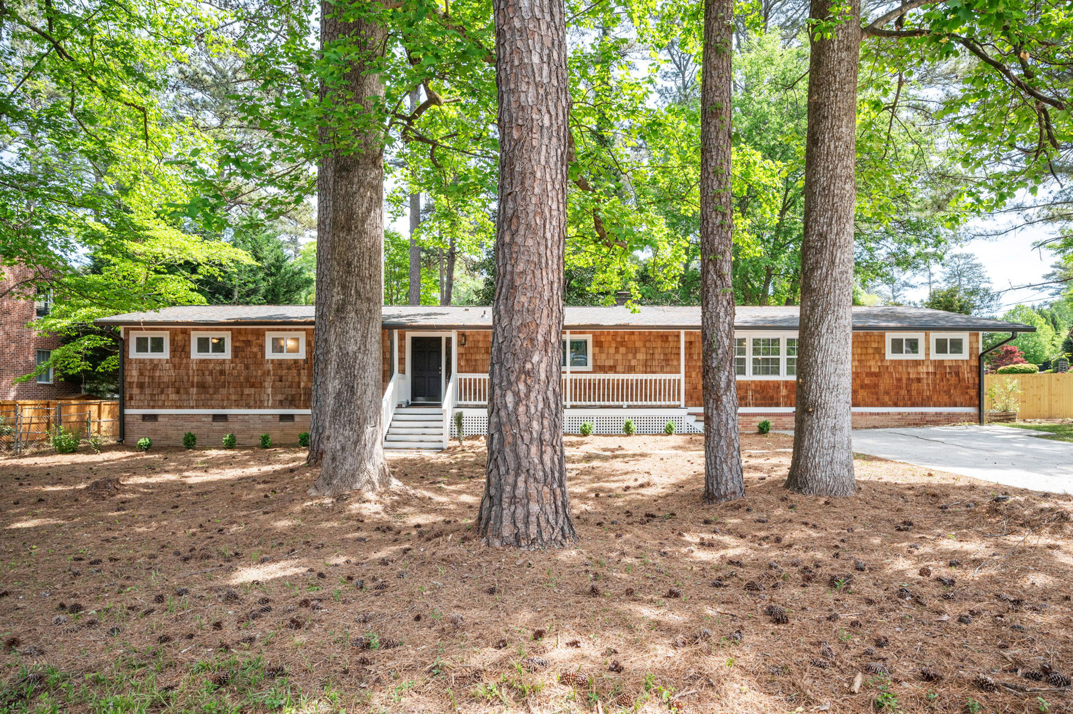  Beautiful Sprawling Ranch Set on an Expansive Corner Lot - 物件實景