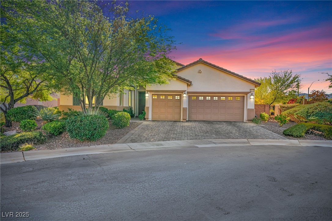 Las Vegas, Nevada, 89166, United States, 3 Bedrooms Bedrooms, ,2 BathroomsBathrooms,Residential,For Sale,1989414