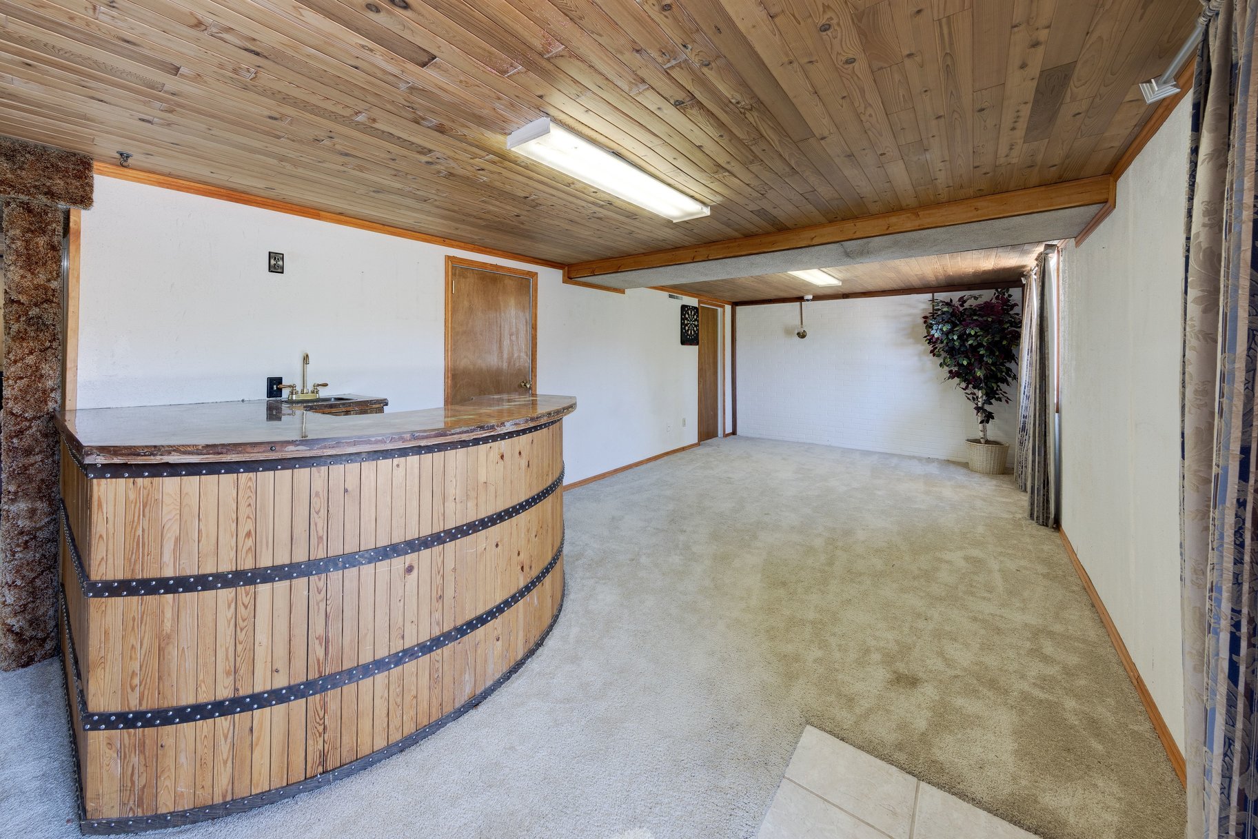  In-Town Home with Deck, Patio and Walkout Basement - 物件實景