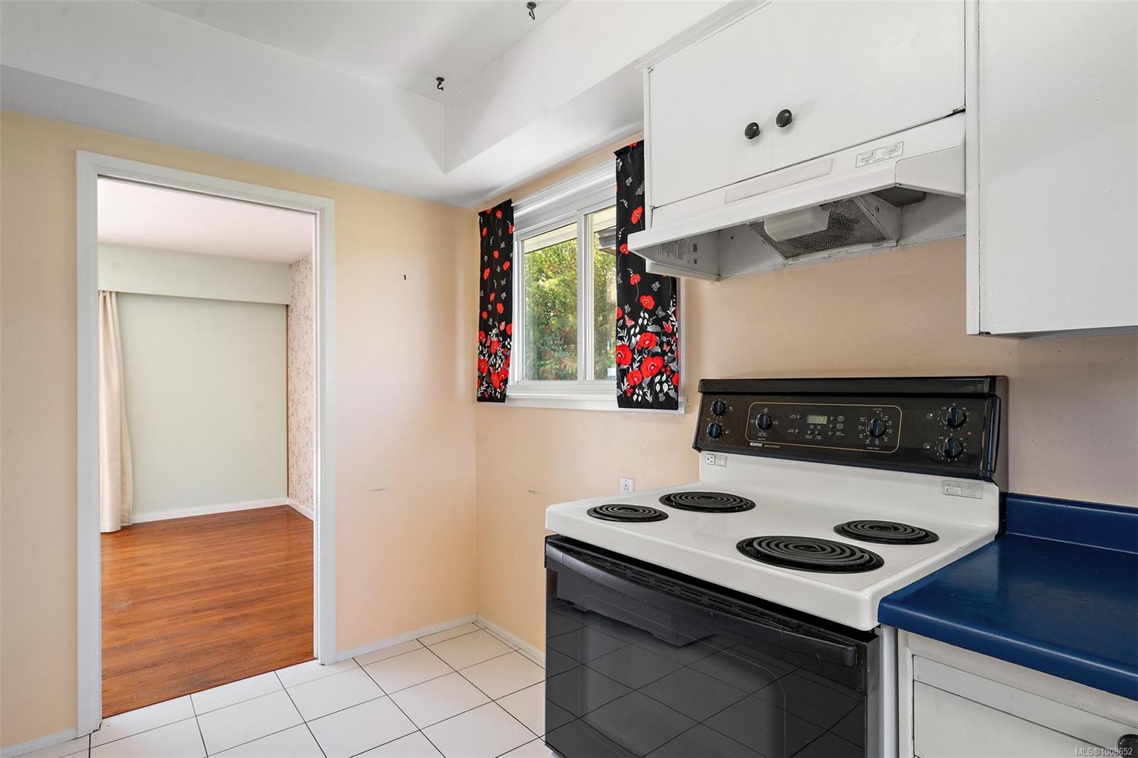 SAANICH, British Columbia, V8N 2E2, CA, 4 Bedrooms Bedrooms, ,Residential,For Sale,1949175