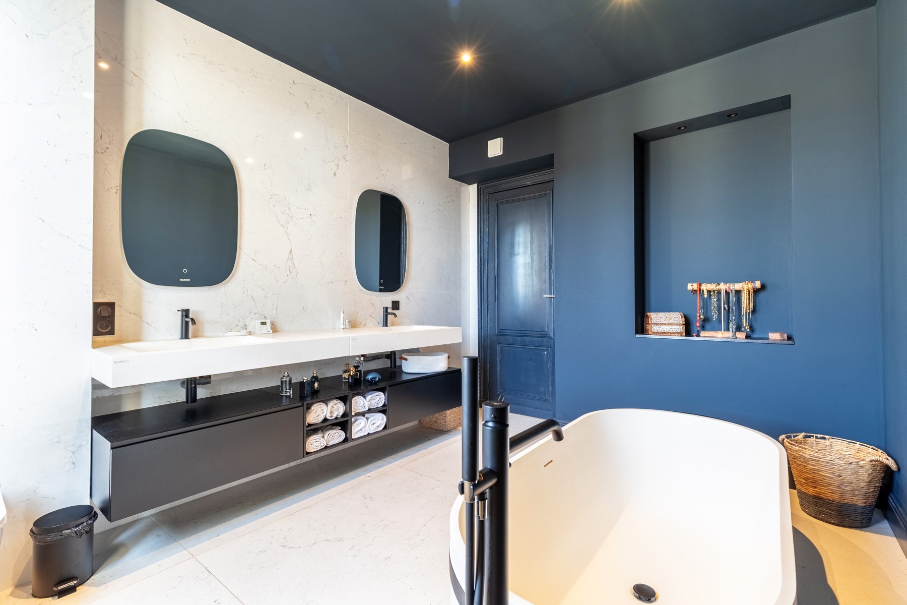  BORDEAUX - HEART OF CHARTRONS - EXCEPTIONAL APARTMENT 285M² - GARDEN / TERRACE … - 物件實景