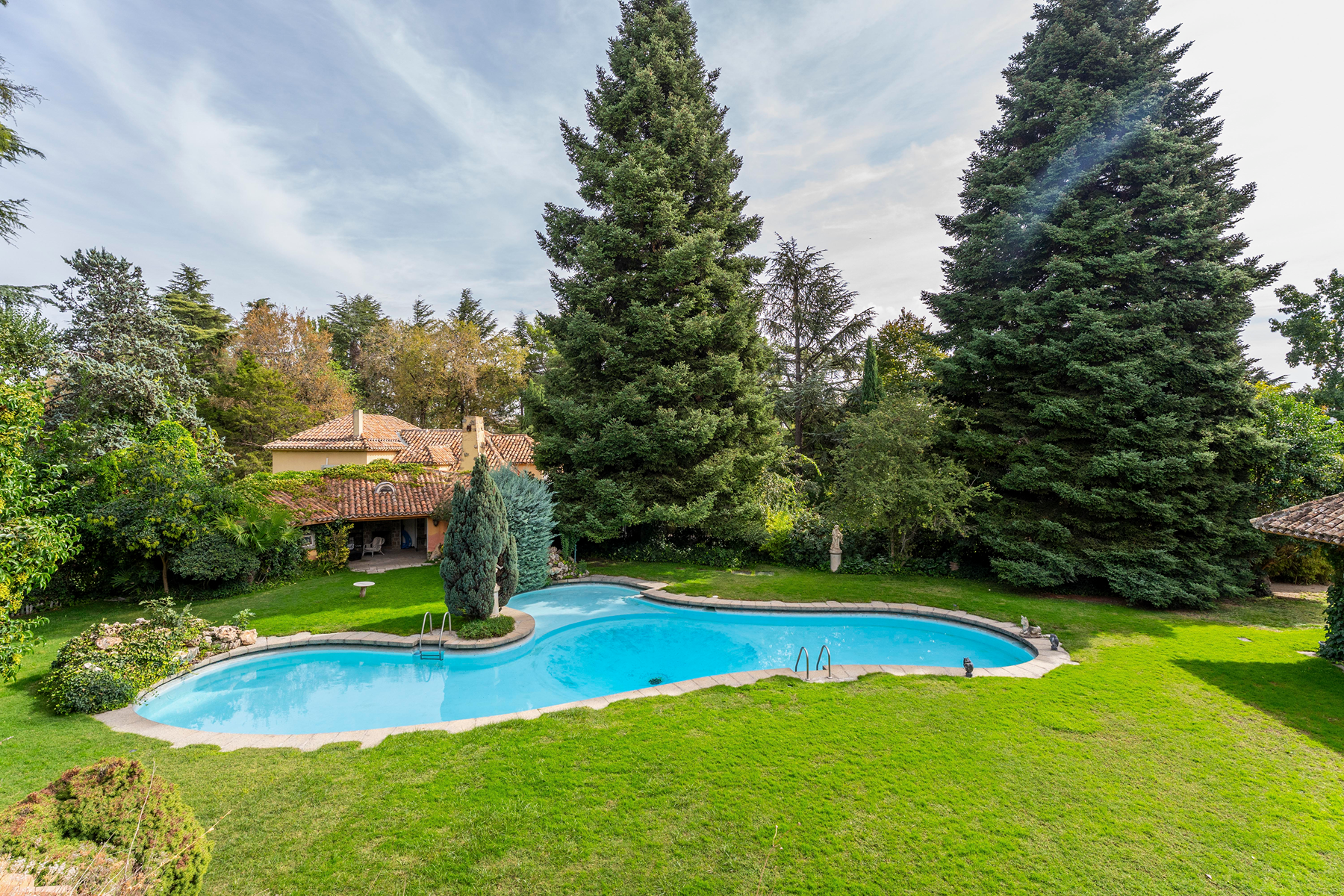 1,695 m² residence on a 4,873 m² plot in Puerta de Hierro - 物件實景