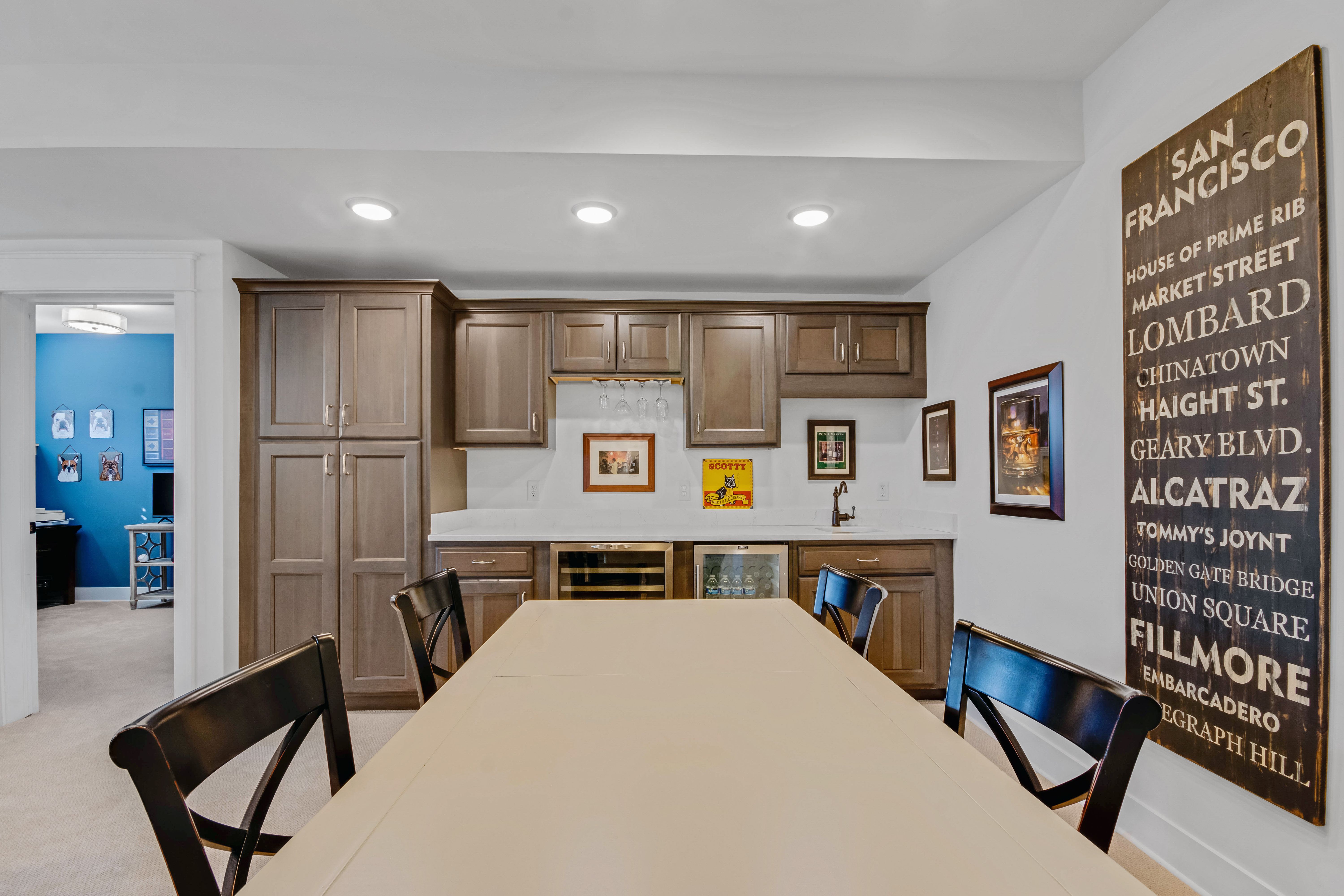  Stunning Four Bedroom Residence in Desirable Neighborhood - 物件實景
