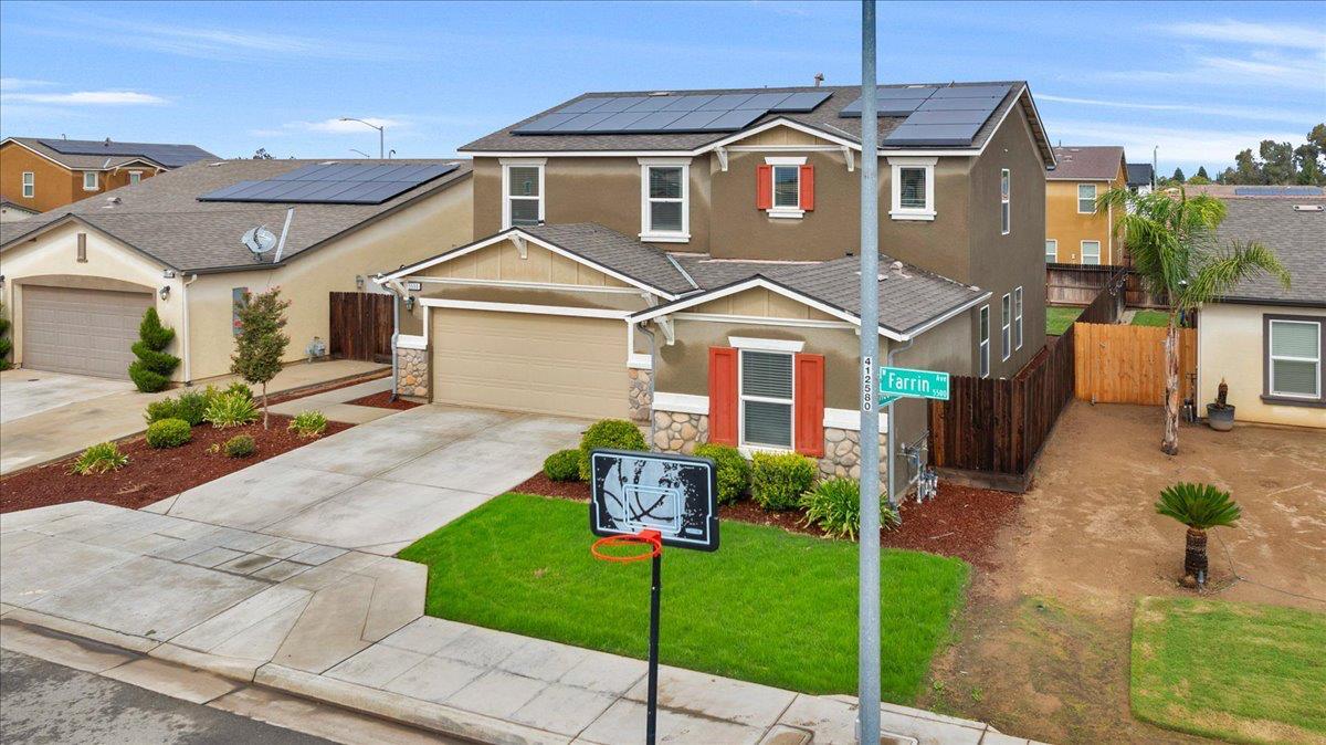 Fresno, California, 93722, United States, 5 Bedrooms Bedrooms, ,3 BathroomsBathrooms,Residential,For Sale,1982186