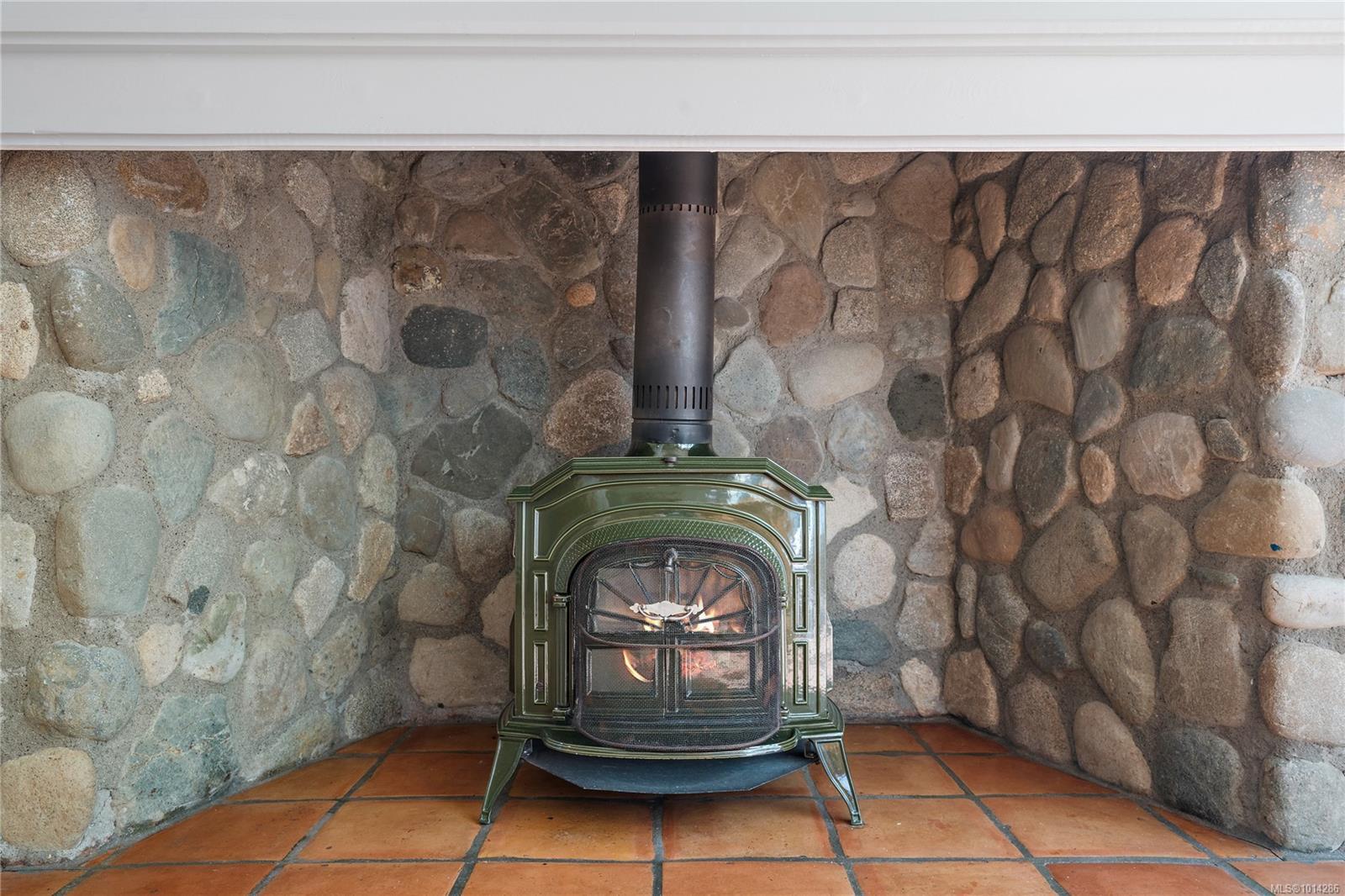 NORTH SAANICH, British Columbia, V8L 5P8, CA, 7 Bedrooms Bedrooms, ,Residential,For Sale,1948660