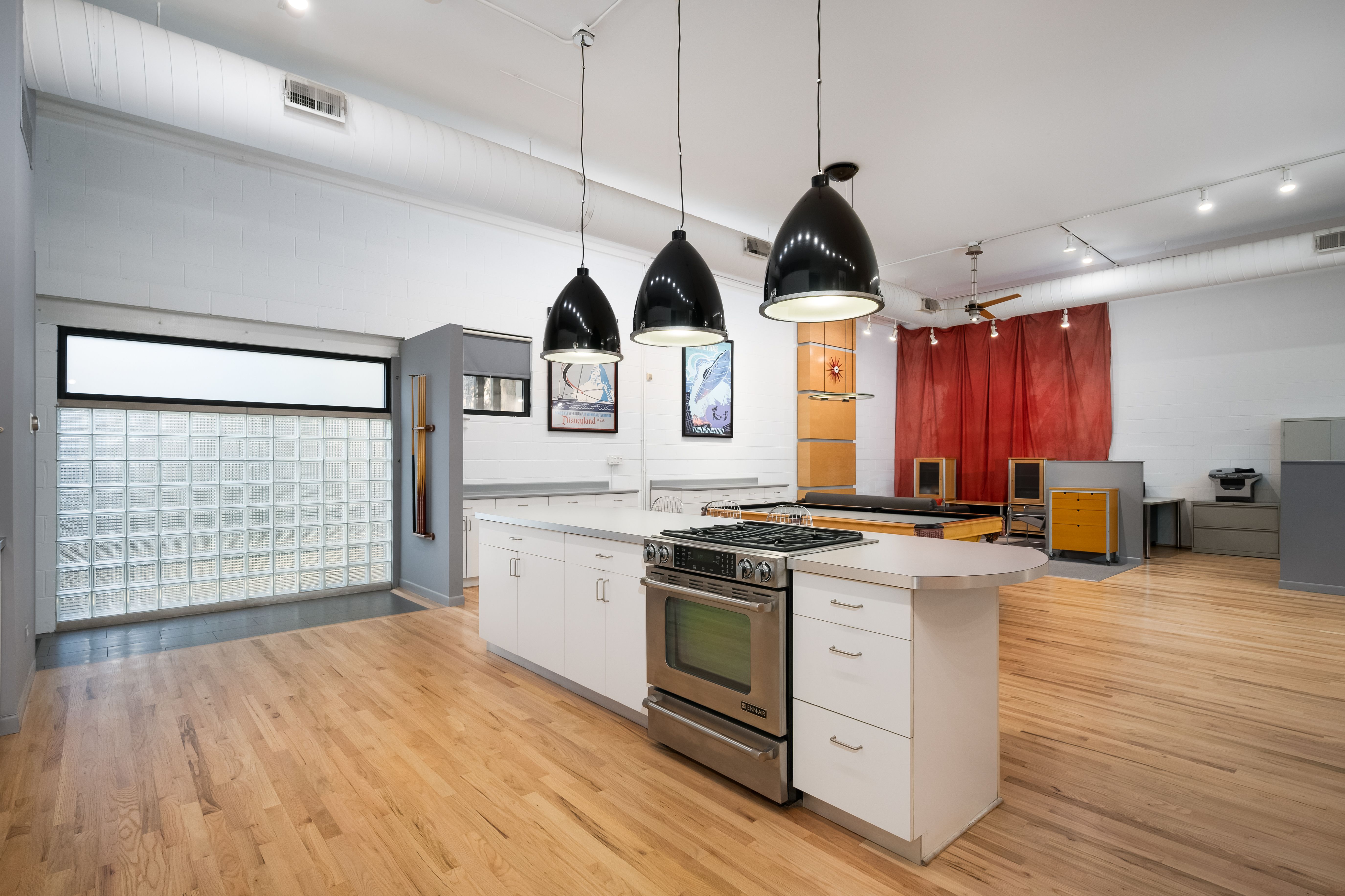  Rarely Available, Live/work Loft Sits in a Prime Fulton Market Boutique Complex - 物件實景