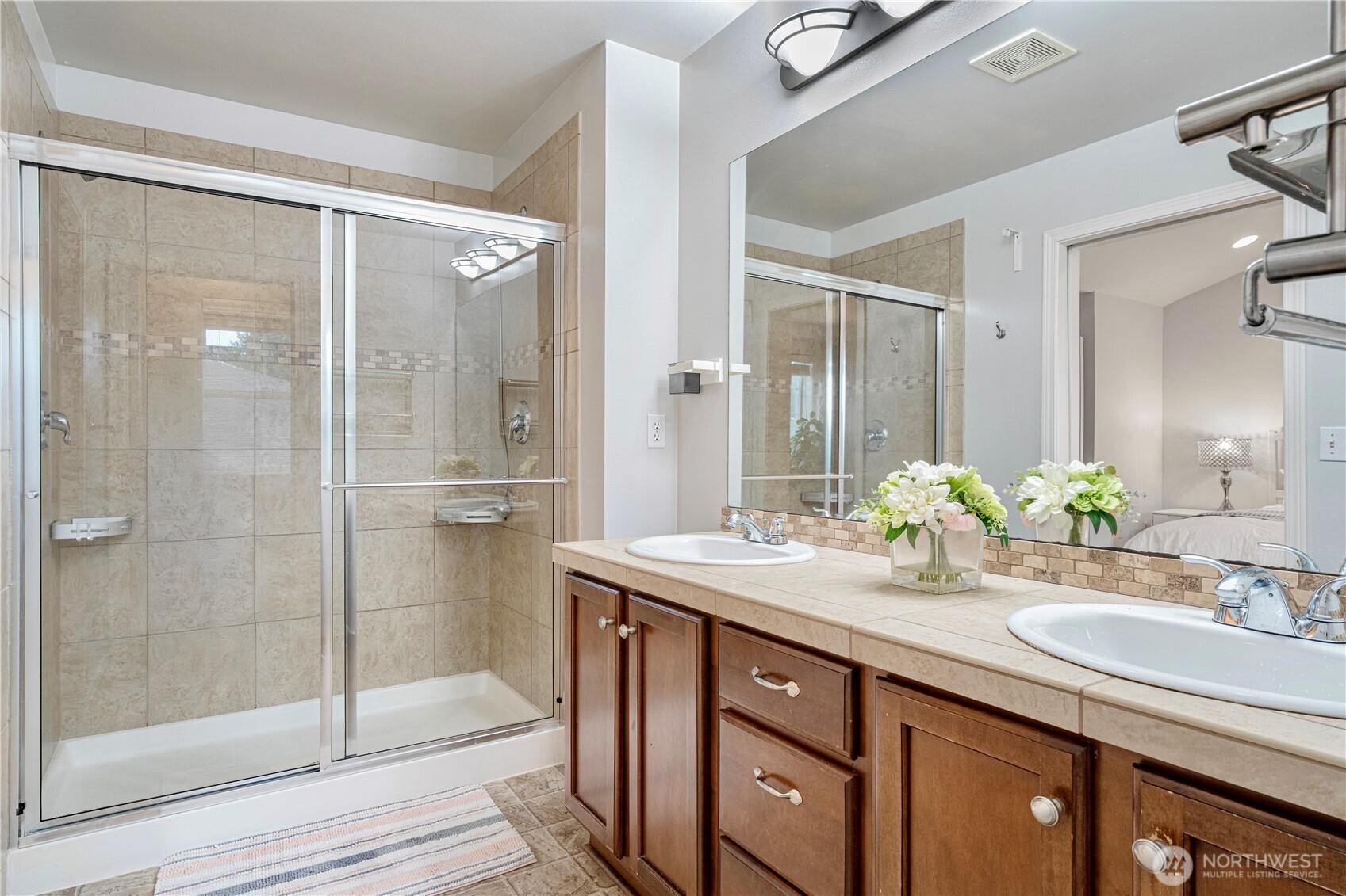 BOTHELL, Washington, 98012, United States, 3 Bedrooms Bedrooms, ,3 BathroomsBathrooms,Residential,For Sale,1840577