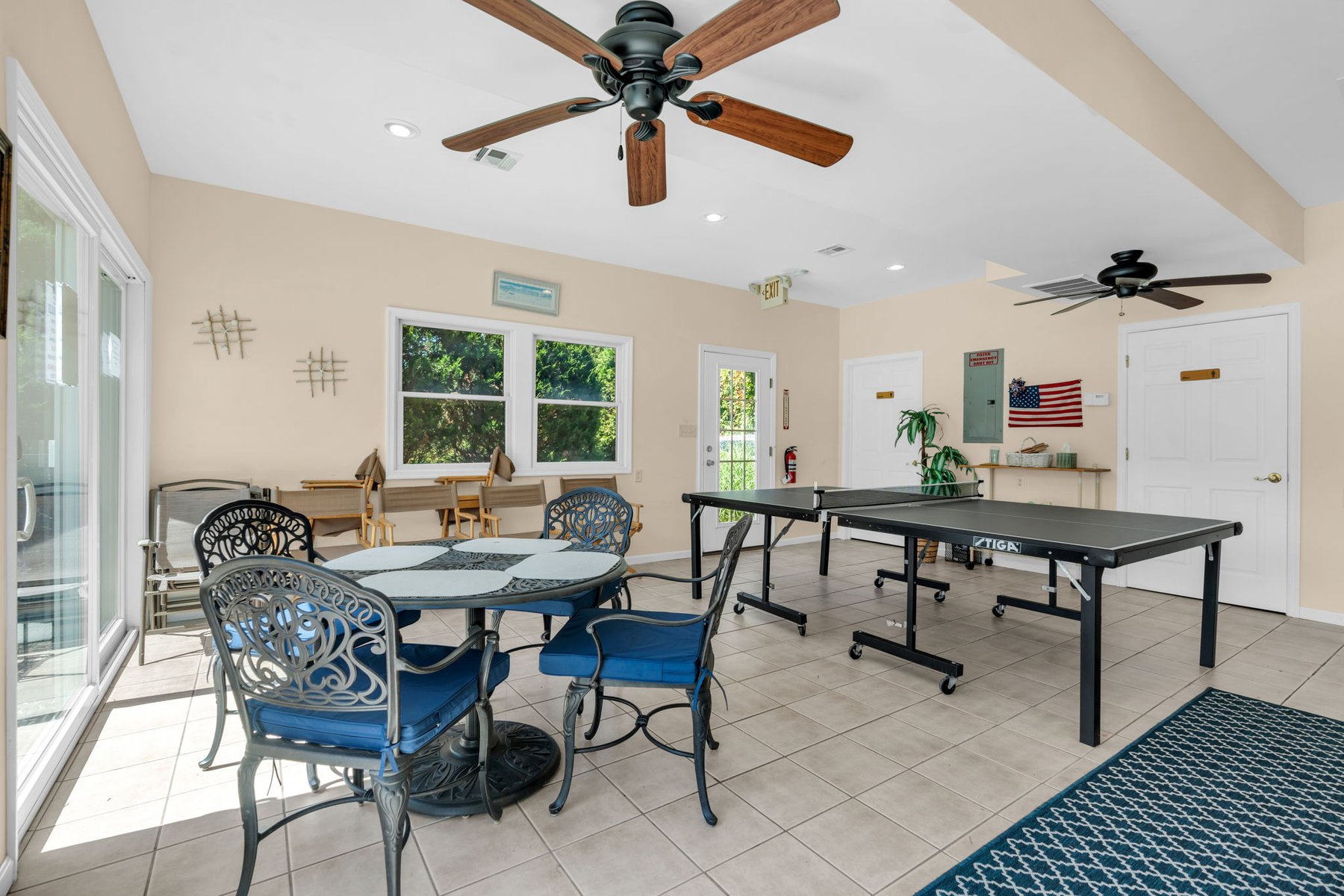  Rare End-Unit Coastal Townhome - 物件實景