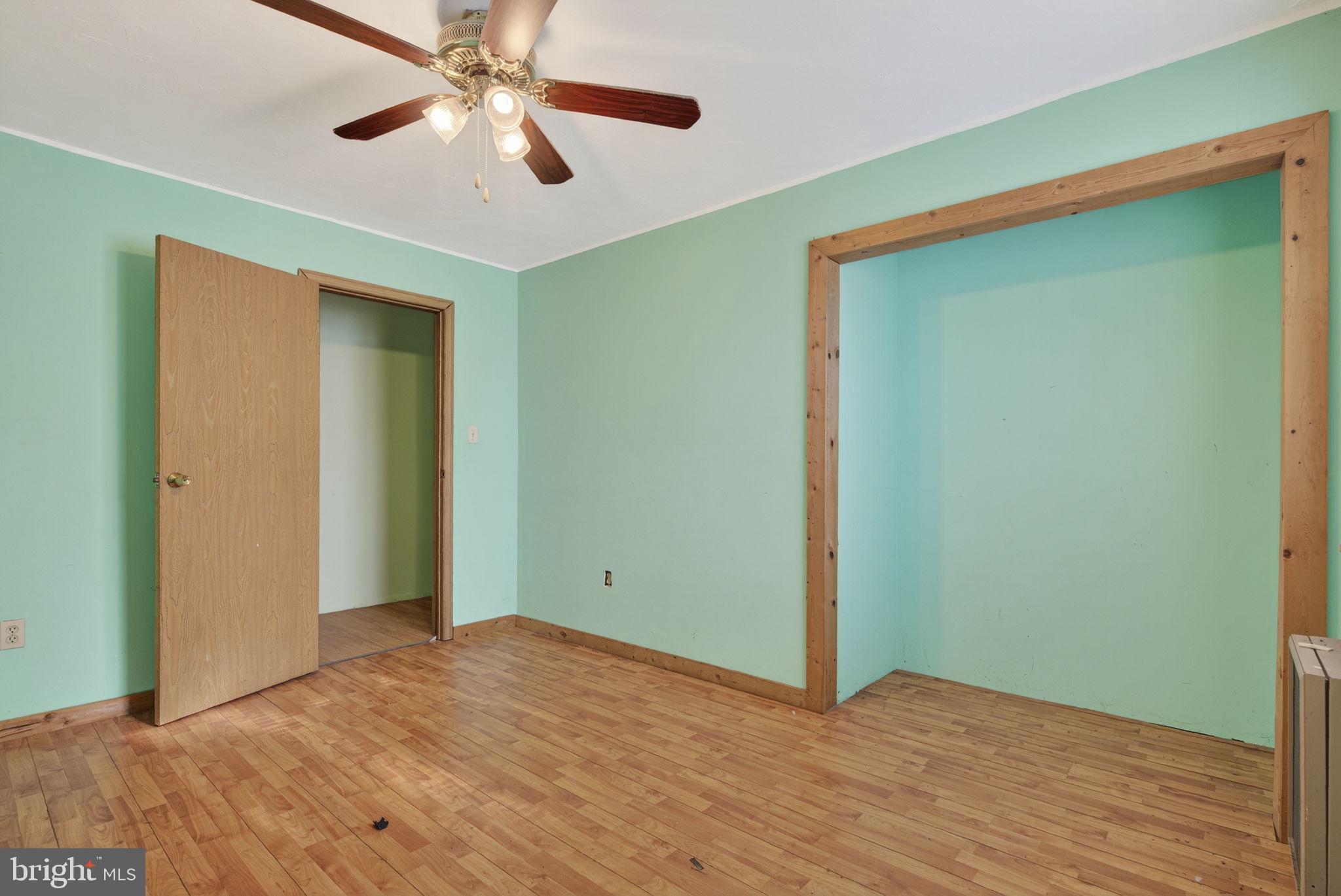 Hume, Virginia, 22639, United States, 7 Bedrooms Bedrooms, ,3 BathroomsBathrooms,Residential,For Sale,1943038