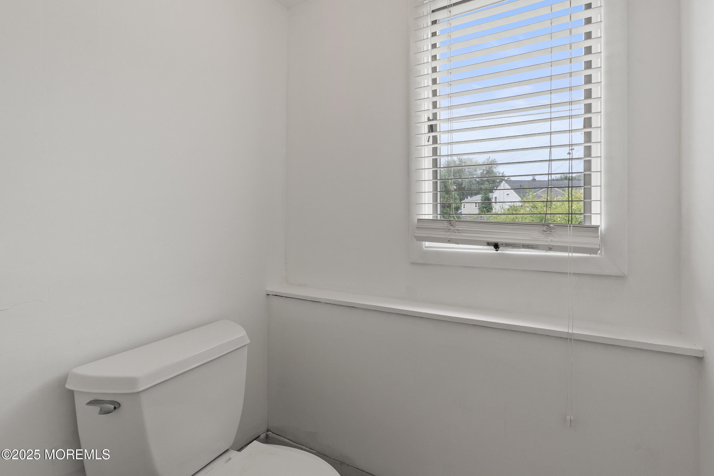 Oakhurst, New Jersey, 07755, United States, 3 Bedrooms Bedrooms, ,2 BathroomsBathrooms,Residential,For Sale,1923231