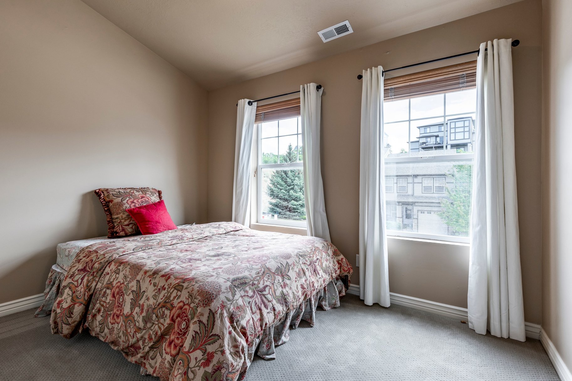 Suncrest Townhouse with Impeccable Valley Views - 物件實景