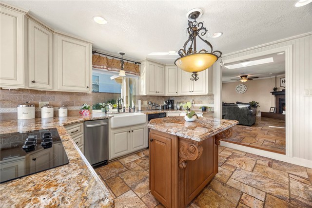 Canyon Lake, California, 92587, United States, 3 Bedrooms Bedrooms, ,2 BathroomsBathrooms,Residential,For Sale,2030791