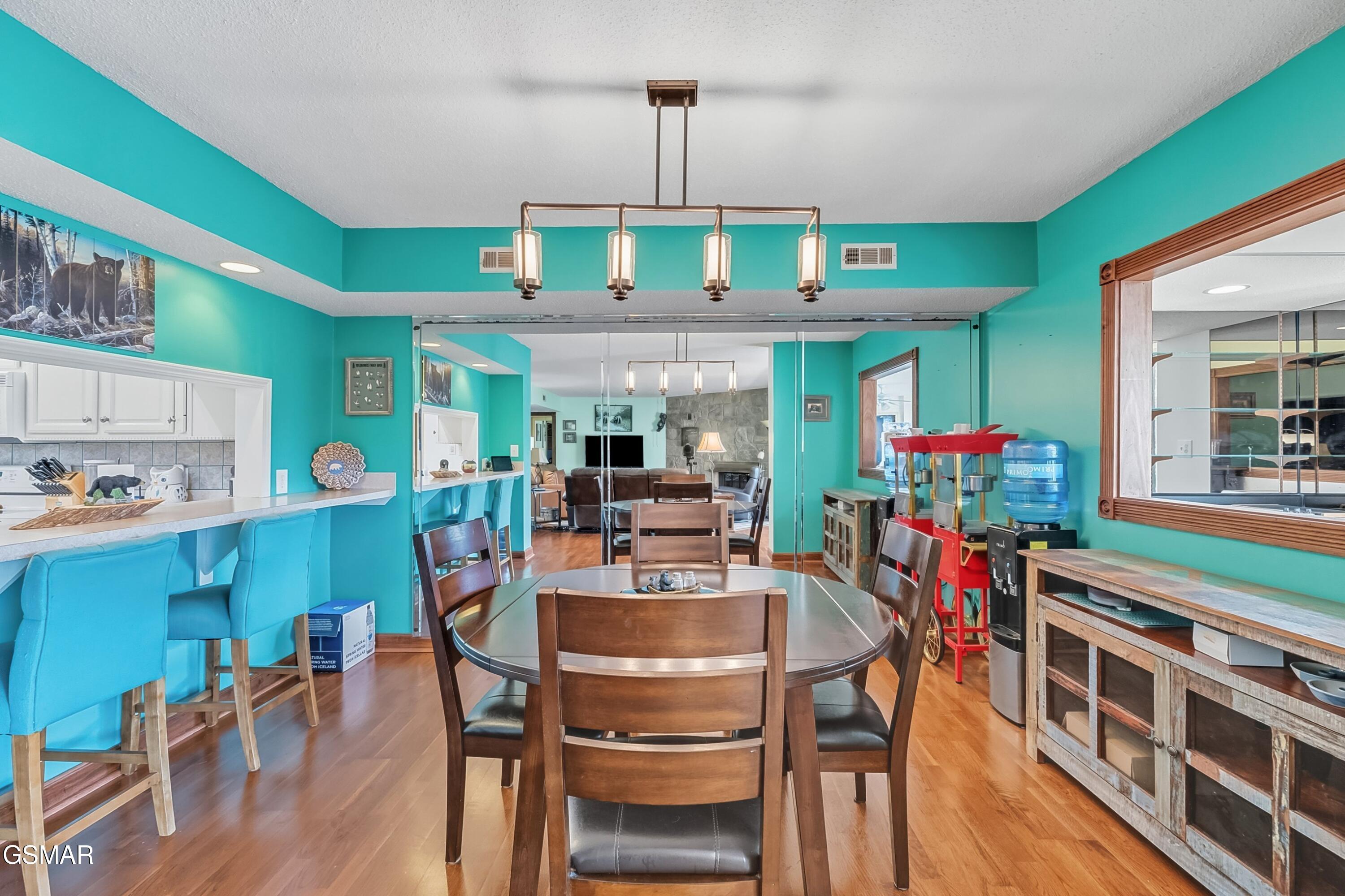 Gatlinburg, Tennessee, 37738, United States, 3 Bedrooms Bedrooms, ,2 BathroomsBathrooms,Residential,For Sale,1983450