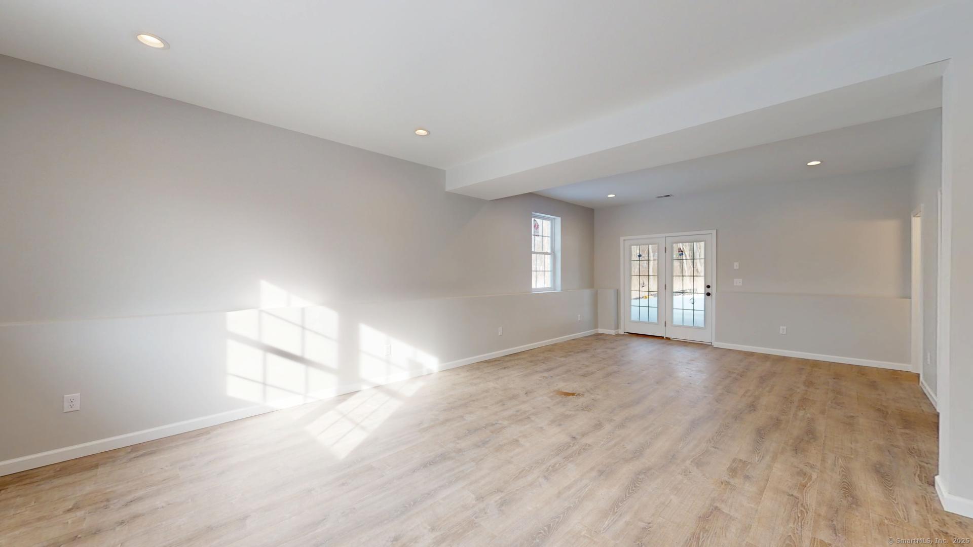 Enfield, Connecticut, 06082, United States, 3 Bedrooms Bedrooms, ,3 BathroomsBathrooms,Residential,For Sale,1919509